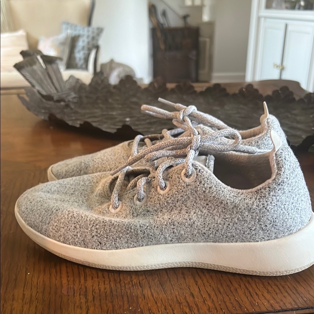 Adult Women’s Gray Sneakers by All birds Size 10. SH135 - Picture 4 of 5